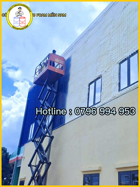 Phun PU Foam cách nhiệt mái tôn, nhà xưởng, kho bãi
